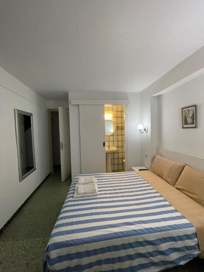 P&R Hostals Maria Rosa Tossa de Mar Zewnętrze zdjęcie