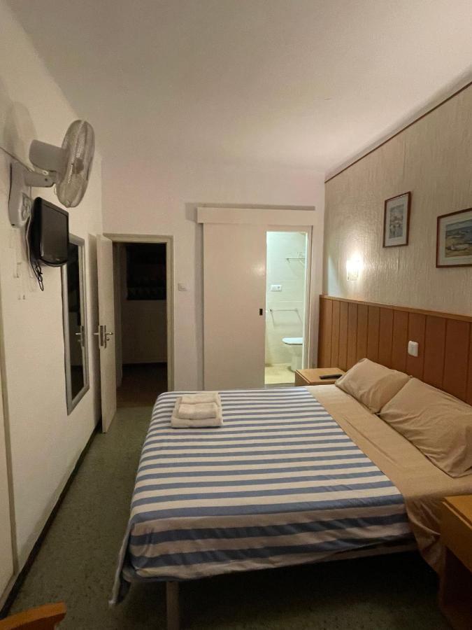 P&R Hostals Maria Rosa Tossa de Mar Zewnętrze zdjęcie